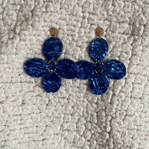 💌 Handmade Royal Blue Petal Earrings - Picture 5 of 9